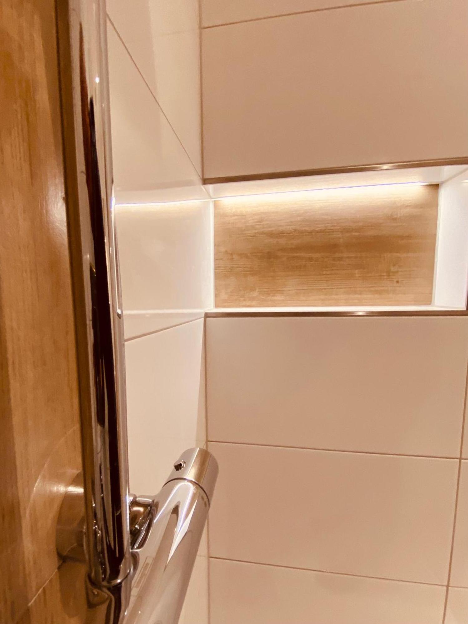 Hochwertige Ferienwohnung Mit 7Qm Balkon, Netflix, Kaffeeautomat, Rainshower Bad 츠비카우 외부 사진
