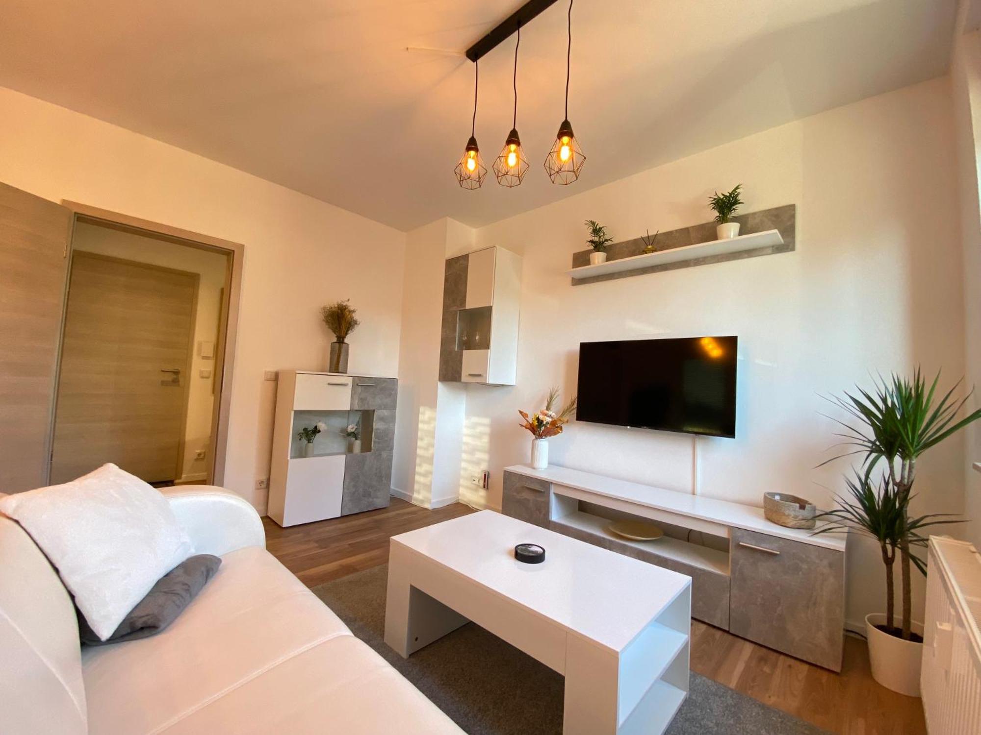 Hochwertige Ferienwohnung Mit 7Qm Balkon, Netflix, Kaffeeautomat, Rainshower Bad 츠비카우 외부 사진