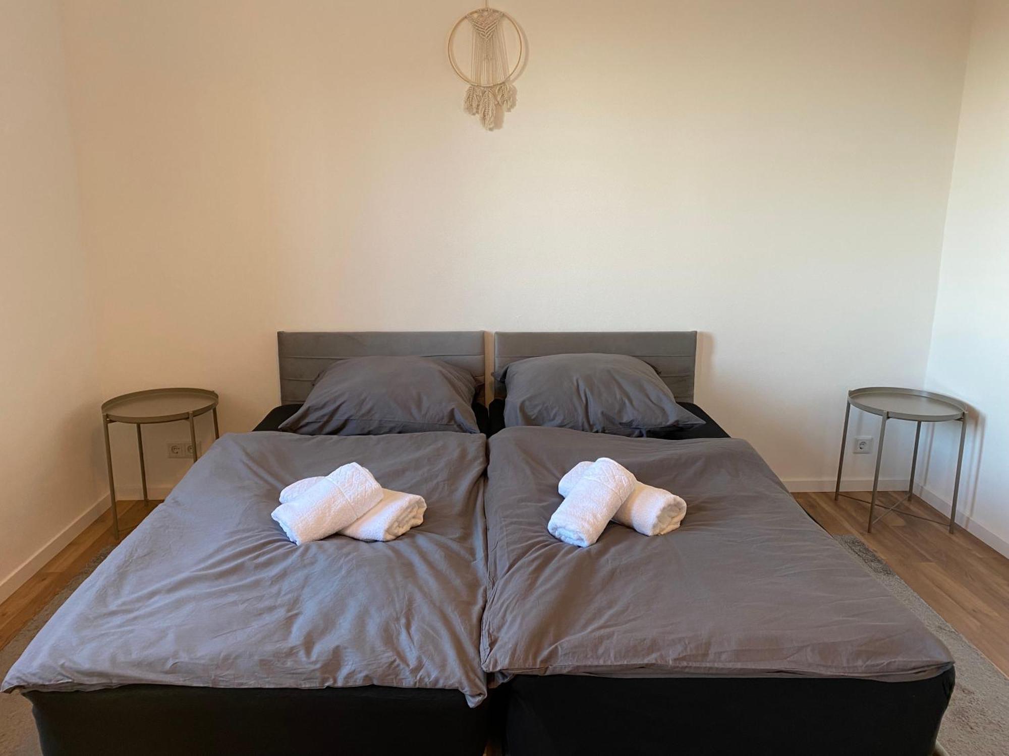 Hochwertige Ferienwohnung Mit 7Qm Balkon, Netflix, Kaffeeautomat, Rainshower Bad 츠비카우 외부 사진