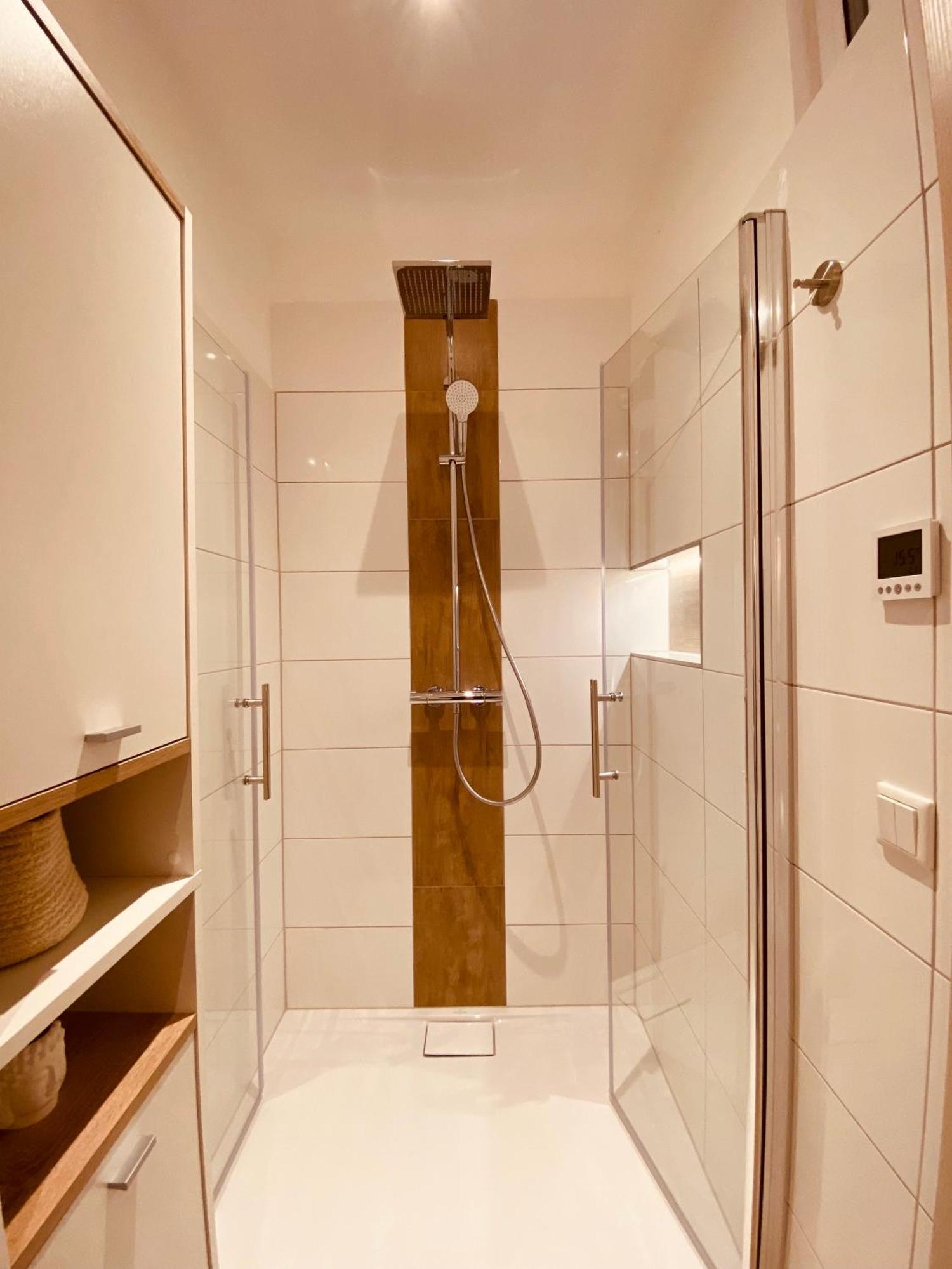 Hochwertige Ferienwohnung Mit 7Qm Balkon, Netflix, Kaffeeautomat, Rainshower Bad 츠비카우 외부 사진