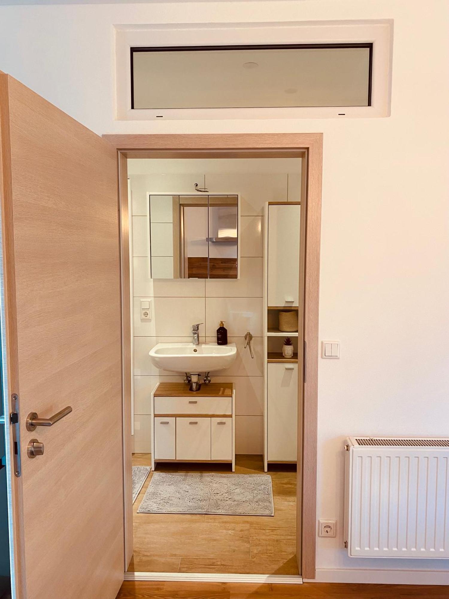 Hochwertige Ferienwohnung Mit 7Qm Balkon, Netflix, Kaffeeautomat, Rainshower Bad 츠비카우 외부 사진