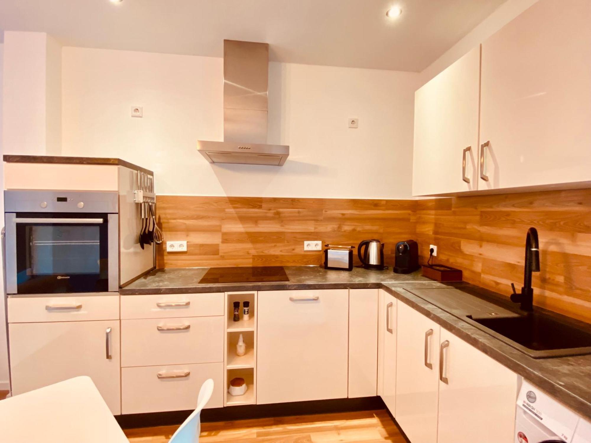 Hochwertige Ferienwohnung Mit 7Qm Balkon, Netflix, Kaffeeautomat, Rainshower Bad 츠비카우 외부 사진