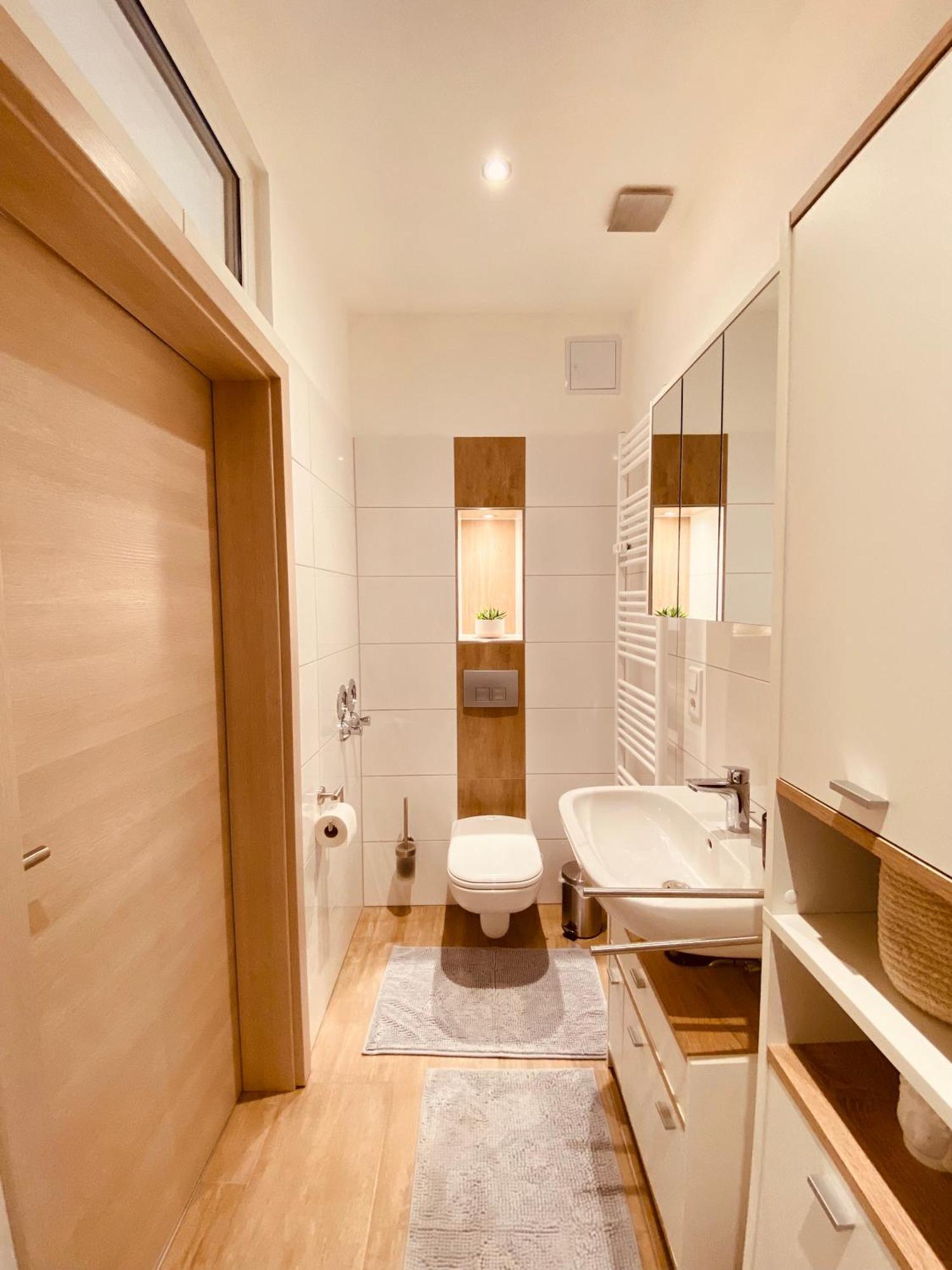 Hochwertige Ferienwohnung Mit 7Qm Balkon, Netflix, Kaffeeautomat, Rainshower Bad 츠비카우 외부 사진